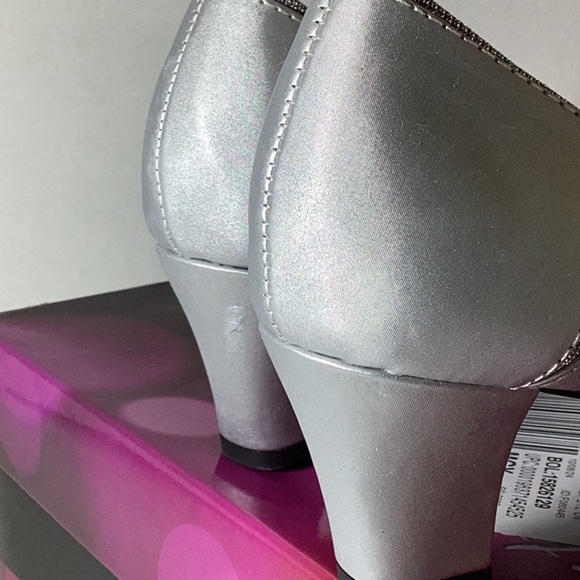 Easy Street Women's Datia Pump - Picture 14 of 14